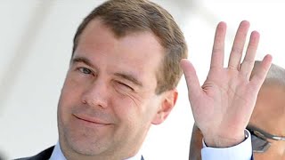 Медведев танцует - Мурзилки поют