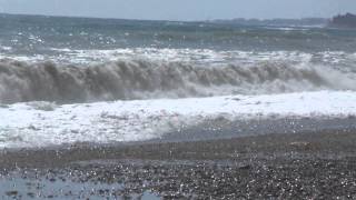 Чёрное море разбушевалось.Видео с берега поселка Цандрипш