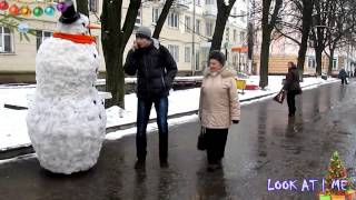 Приколы над людьми. Прикольный Дед Мороз и снеговик