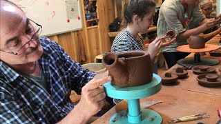 ? Склеиваем чайник из глины на летнем интенсиве Гончарная школа Волшебство керамики