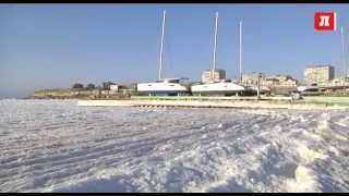 Замерзшее Каспийское море