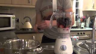Philips HR2000 Blender Consumer Review and Demonstration of How to Make a Smoothie