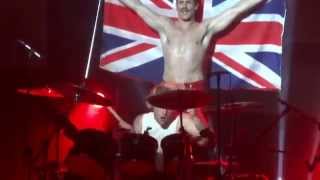 Giles Taylor - Queen - 'We Will Rock You' - It's A Kinda Magic - Portland, OR - Backroader21
