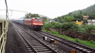 300 : Train Race in Rain - Pallavan Express