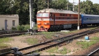 Тепловоз ТЭП70-0242  с поездом Санкт-Петербург — Мариуполь