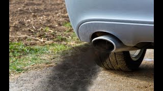 О чем говорит черный дым из выхлопной трубы автомобиля
