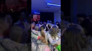 Taylor Swift hugged her dancers after the Tmall 11/11 Shopping Festival Show backstage ！