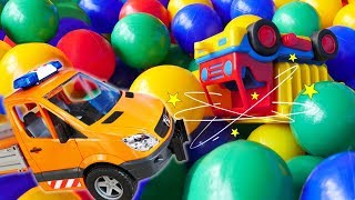 Видео про игрушечные машинки: чудесное спасение грузовика!