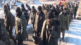 (18+) Украинские солдаты под Дебальцево начали массово сдаваться в плен