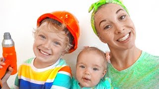 A Lev helps his mom and repairs a toy big house.