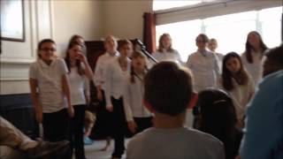 Girl Smells Fart at Choir Concert