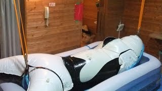 Inflatable orca vore play by rope on the water. シャチフロート＋ロープで被食蠕動疑似体験