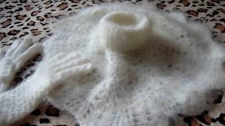 Шапочки и манишки из козьего пуха.