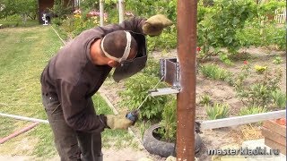 Вывариваем закладные на ворота-калитку и профиль на весь забор
