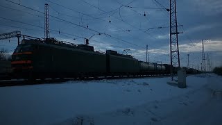 Электровоз ВЛ10К-1734 с грузовым поездом