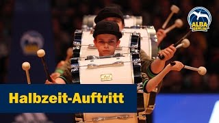 Drumline-Schule BÄM! rockt in der Halbzeit gegen Bonn