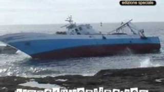 Lampedusa Peschereccio arenato sugli scogli