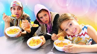 Fındık ailesi. Selin Ayşe ve Asiye için kahvaltı hazırlıyor. Çocuk videoları