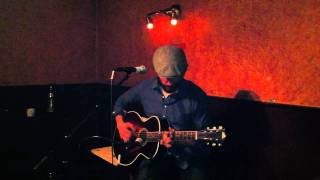 Oscar Isaac live at Caffe Vivaldi