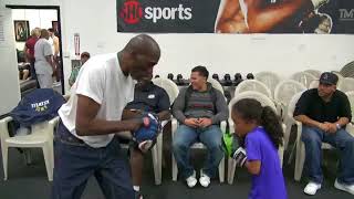 Roger Mayweather amazing padwork with a little girl inside the Mayweather Boxing Club