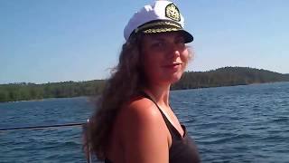 Прогулка на самодельном парусно-моторном катамаране.