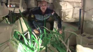 Tour through the ISS with André Kuipers [in Dutch]