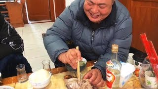 148元整一个五香山羊头，和儿子喝一斤55度老酒，肉真多吃的过瘾！【唐哥美食】