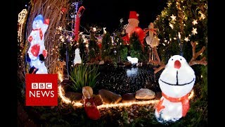 Christmas: Shoddy santas, grotty grottos and terrifying toys - BBC News
