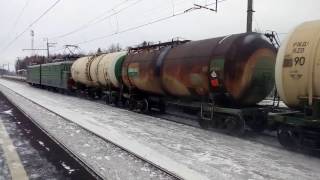Электровоз ВЛ10У-553 с грузовым поездом платформа Башкино 17.02.2017