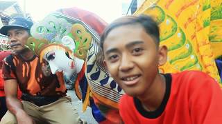 Burok JTM : Ngamen di Panggung Jalanan