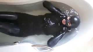 Wetlook - bath - full latex and my gas mask