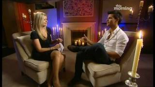 Robert Pattinson & Taylor Lautner Interviewed By Holly Willoughby