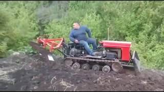 самодельный мини трактор на гусеничном ходу самодельный плуг с тремя корпусами