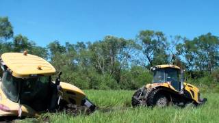 John Deere ,Claas Axion Cat Mt765 stecken im Schlamm John Deere, Claas and Cat stuck in the mud