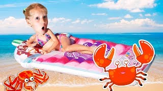 ЦЕЛЫЙ ДЕНЬ НА ПЛЯЖЕ!!! купаемся вместе с КИКИДО! как ДАНЮ катали на КАЯКЕ? КОГО споймала МИЛАНА??