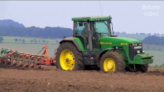 Traktor: John Deere - pflügen und eggen - Tractor plowing
