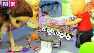 КАТЯ И МАКС ВЕСЕЛАЯ СЕМЕЙКА ПОДКРОВАТНЫЕ МОНСТРИКИ. Мультики куклы смешные видео