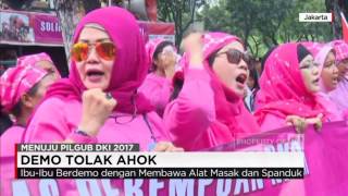 Puluhan Ibu-ibu Demo Tolak Ahok Maju Pilgub DKI