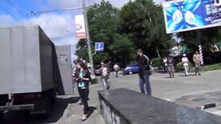Диму пакуют