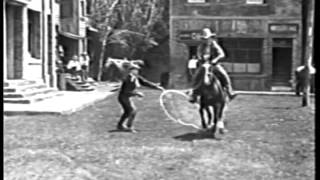 Трюки с лошадьми с использованием лассо. Видео с лошадьми. Удивительное видео.