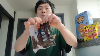 GS25 신상 초코멜로버거 (초코+마시멜로+치즈)