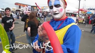 Clown making Balloonimals at Bamboozle 2009