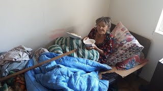 Баба Наде 100лет, в доме ГРЯЗИ и ХЛАМА опять полно. Grandmother has chaos at home