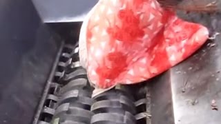 破砕機 ライオンシュレッダー　可燃性粗大ごみの（布団,剪定枝）破砕　Bulky flammable sheredding