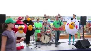 Аниматоры и ростовые куклы Энгри Бердс на открытии Angry Birds Activity парка в СП-б