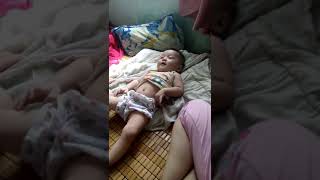 Mặn mẹ 8 tháng bị anh Bin chọc cười nghiêng ngả