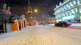 Метель в Москве в декабре 2017 совсем не страшна, если ты гуляешь по улице в теплом пуховичке