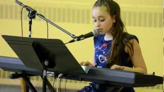 Romane V. chante comme avant de Marie-Mai