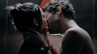 O primeiro beijo de Mari e Benjamin no elevador!