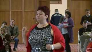 Eveniment cu 1000 oameni in sala. Initiere in Coaching cu Loredana Latis